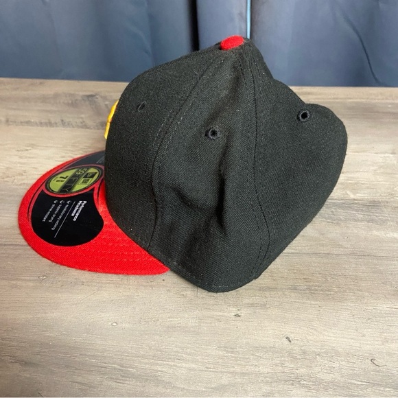 New Era Black and Red Cap with Yellow Pittsburgh Pirates 7 3/8 Size MLB Hat - Picture 3 of 12
